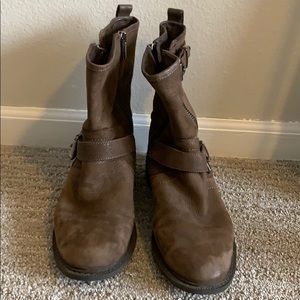 Women’s short boots